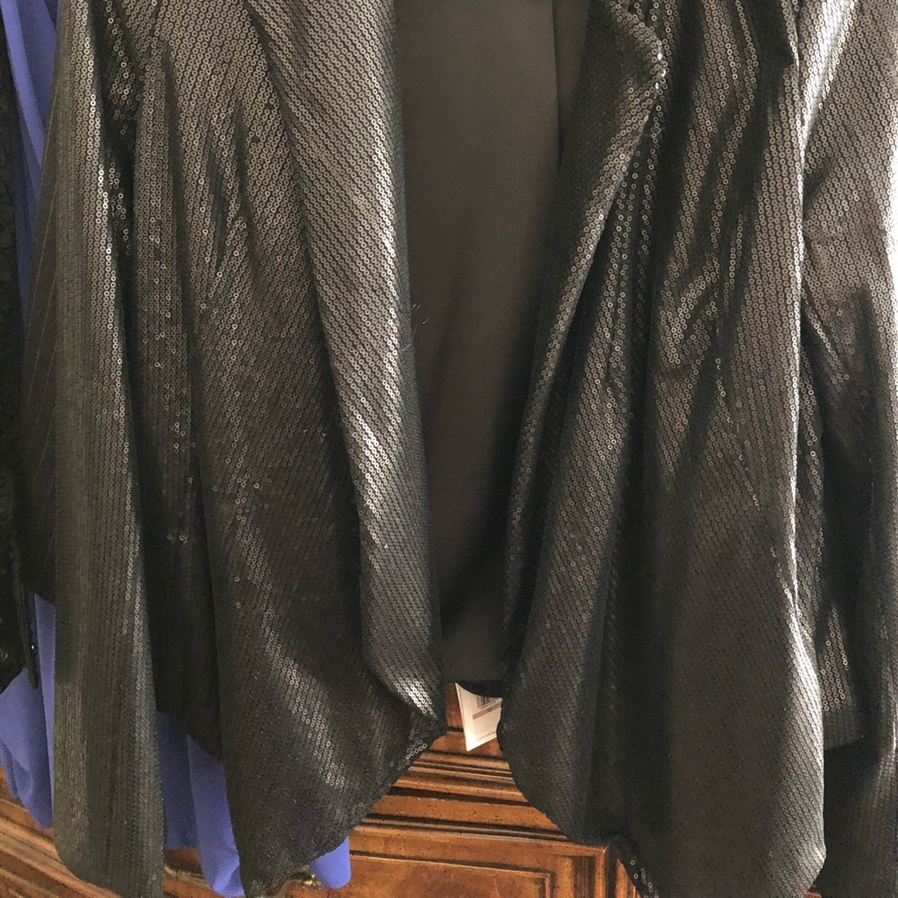 Blazer - Picture 2 of 2